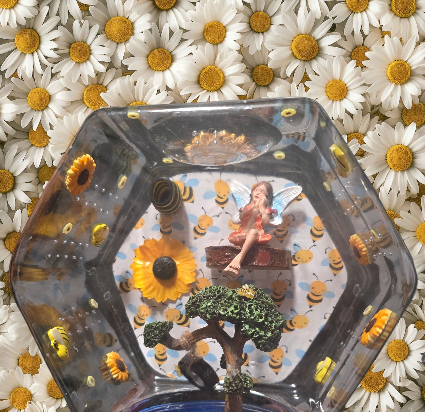 7in x 4in x 5.5in Springtime Bee Enclosure