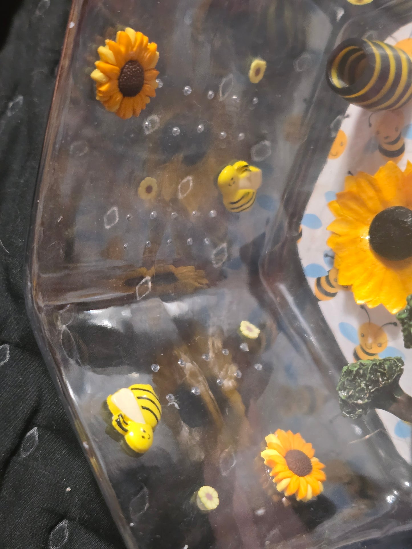 7in x 4in x 5.5in Springtime Bee Enclosure